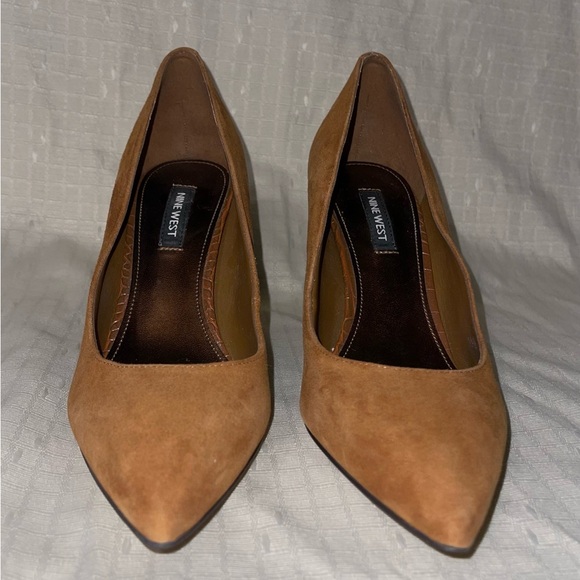EUC Nine West Camel Suede Block Heels - Picture 2 of 8